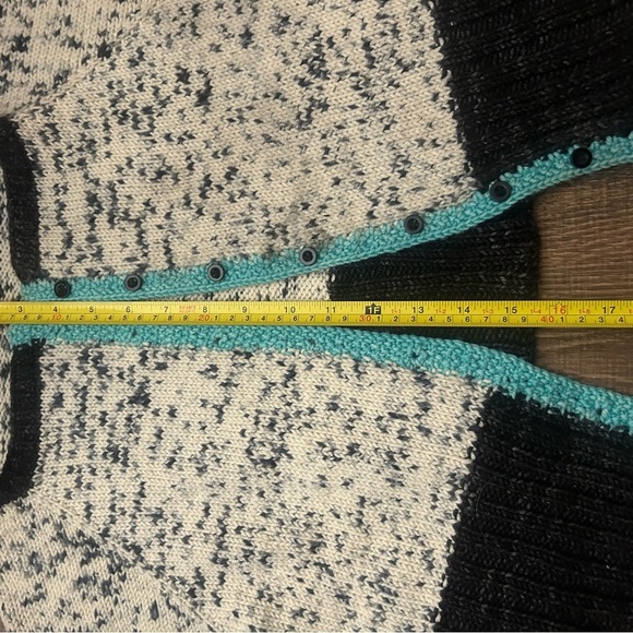 DIY homemade cotton (I think maybe wool) slight crop knit cardigan EUC it fits M - Picture 8 of 12